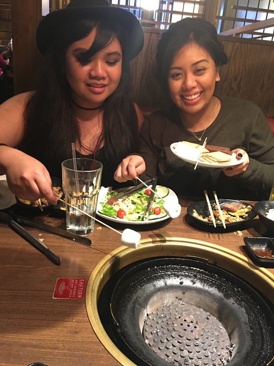 shepersisted92's tweet photo. Thankful for my fatass family who loves nothing more than bonding over food ❤️ https://t.co/bDaI7kCuaX