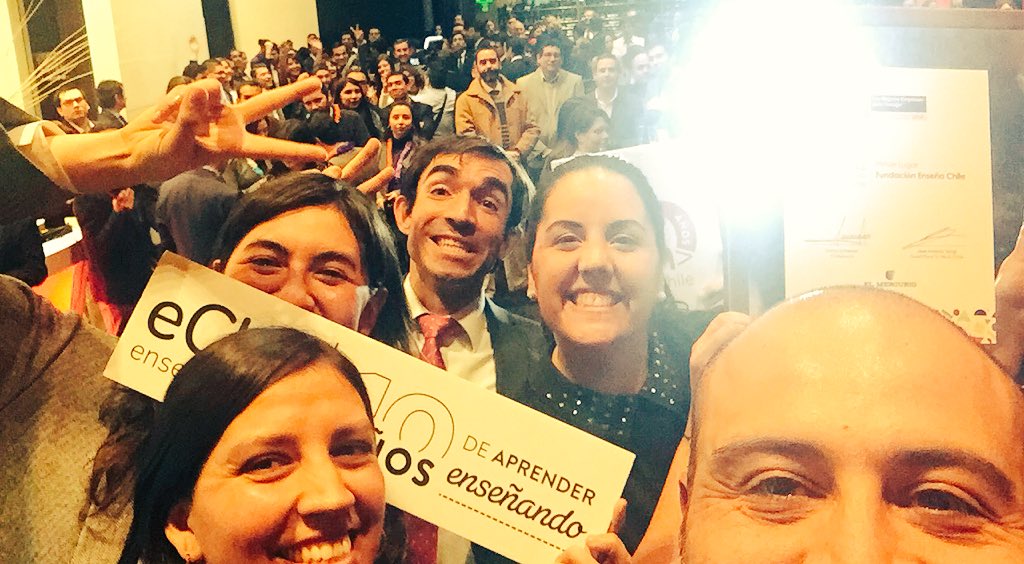 jmperezreyes's tweet photo. Hoy obtuvimos el I lugar entre las mejores medianas empresas en las cuales trabajar en Chile #GreatPlaceToWork2018 #GPTW 💪 Un tremendo equipo, con la gran convicción de que todos los niños en nuestro país pueden aprender 😁 https://t.co/kSxYOg8wWY