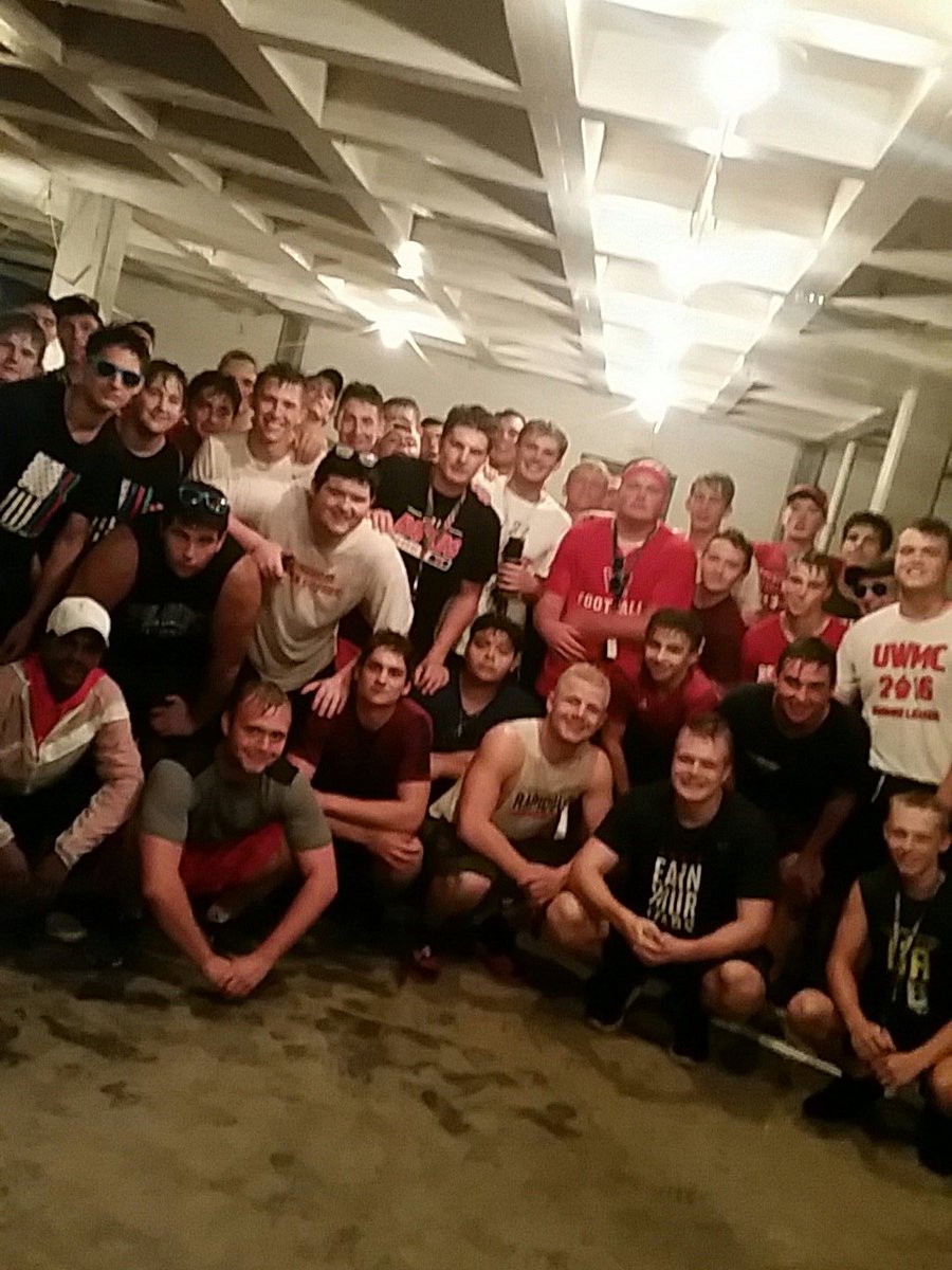 Athletes giving back &amp; helping <a href="/incouragecf/">Incourage</a> Comunity Picnic as clean-up crew after 1st day of Football!
#projectraider