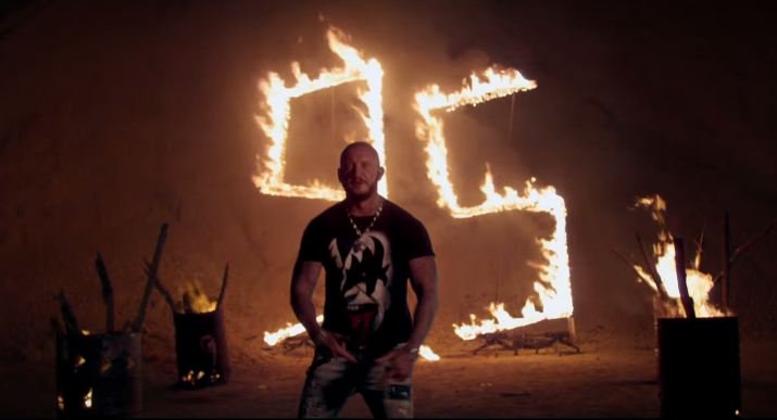JessyJames6971's tweet photo. Reste à ta place de gentil rappeur ou ton clash va t'péter à la gueule
Comme après avoir chié sur un ventilateur #ValDoseille @sethgueko https://t.co/RU2ybHAlSg