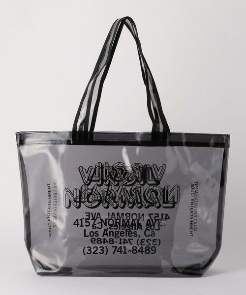 BY_ODAIBA's tweet photo. 【MENS】【別注】 
＜VIRGIL NORMAL＞透け感のある質感が今年らしさを象徴するバッグです。全面に施されたロゴプリントがアクセントになっています。長めのショルダーストラップで肩掛けが可能です。
¥6,200（+TAX） https://t.co/SHK6HjUoAb