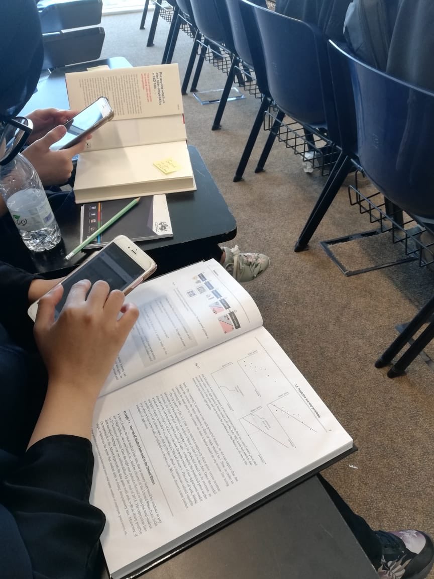 mawhibaprogram's tweet photo. ML/DS Student explaining a graph on Neural Networks based Classification from Machine Learning refined book.
#برنامج_موهبة_بجامعة_الفيصل #برامج_موهبة_الاثرائية https://t.co/vvf9w7fjKG