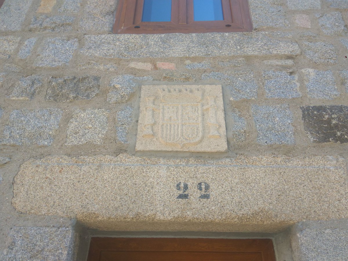 Hoy <a href="/serzisanz/">Serzi</a> nos propone un difícil reto ¿Dónde se nos ha ido a realizar la foto? #PreguntaConHistoriaDeÁvila #Ávila