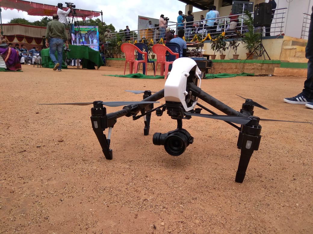 thekjgeorge's tweet photo. Launched a pilot project of Unmanned Aerial Systems (UAS) or Drones with demonstrative applications in three specific areas of governance including agriculture, urban development and police civic operations. #EmpoweringKarnataka #InvestKarnataka #InnovateKarnataka https://t.co/ln7vQhTNKk