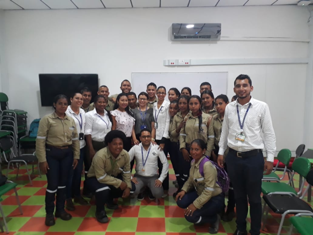 JHONjMESA23's tweet photo. Es satisfactorio sentir como nuestros aprendices trasmiten la misma seguridad la cual es emitida por su instructor técnico. Felicitaciones aprendices del técnico minería cielo abierto @SBDIR_SENACFMA @CformaSenacfma @CoordAcad_CFMA entrega de productos, fase diagnóstica PF. https://t.co/rLYUGTVlIX