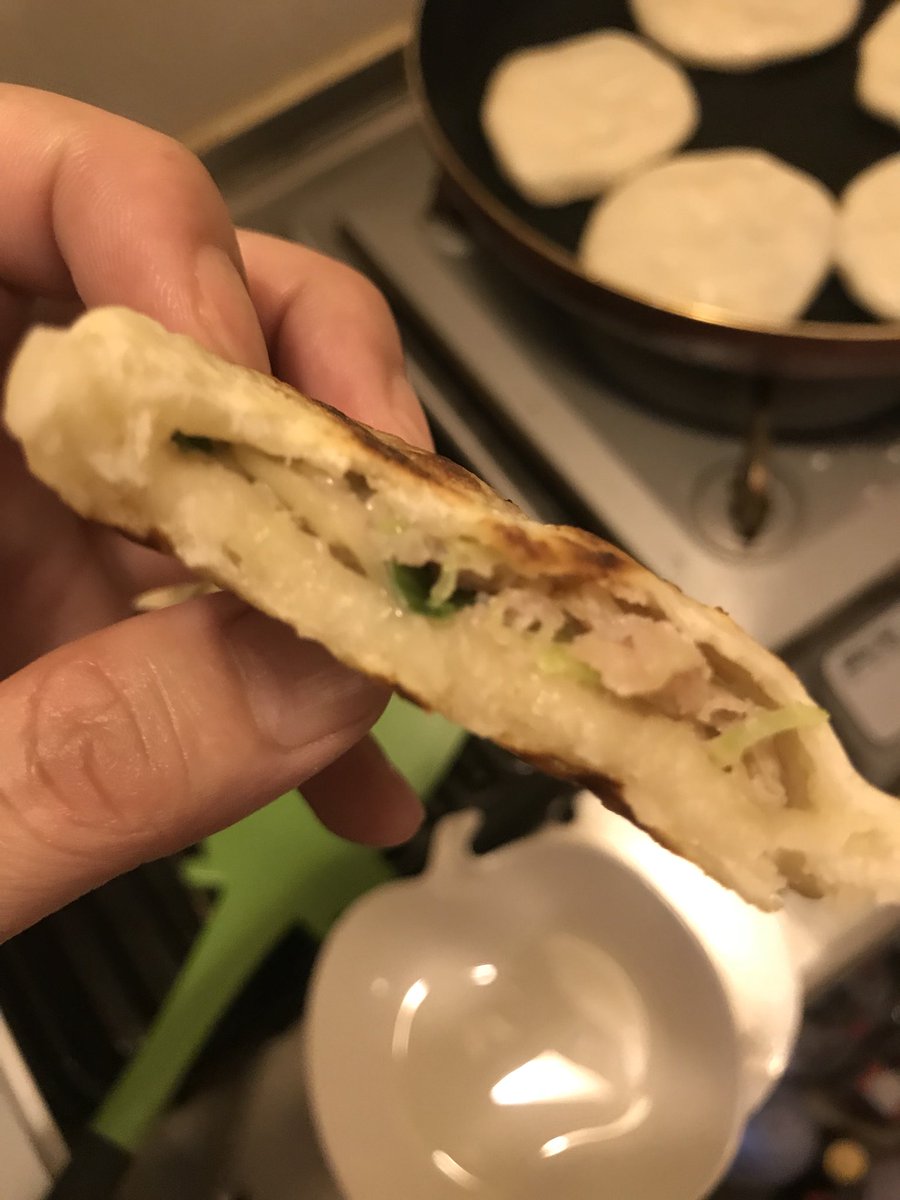 キノ お祭り屋台で食べたいのに中々みかけないので作った シャーピン 餃子の具を小麦粉をこねたもので包んで焼くだけ 周りはカリカリで中はふっくらモチモチ キノメシ キノ お祭り屋台で食べたいのに中々みかけないので作った シャーピン 餃子の具を小麦粉をこねたもので包んで焼くだけ 周りはカリカリで中はふっくらモチモチ キノメシ
