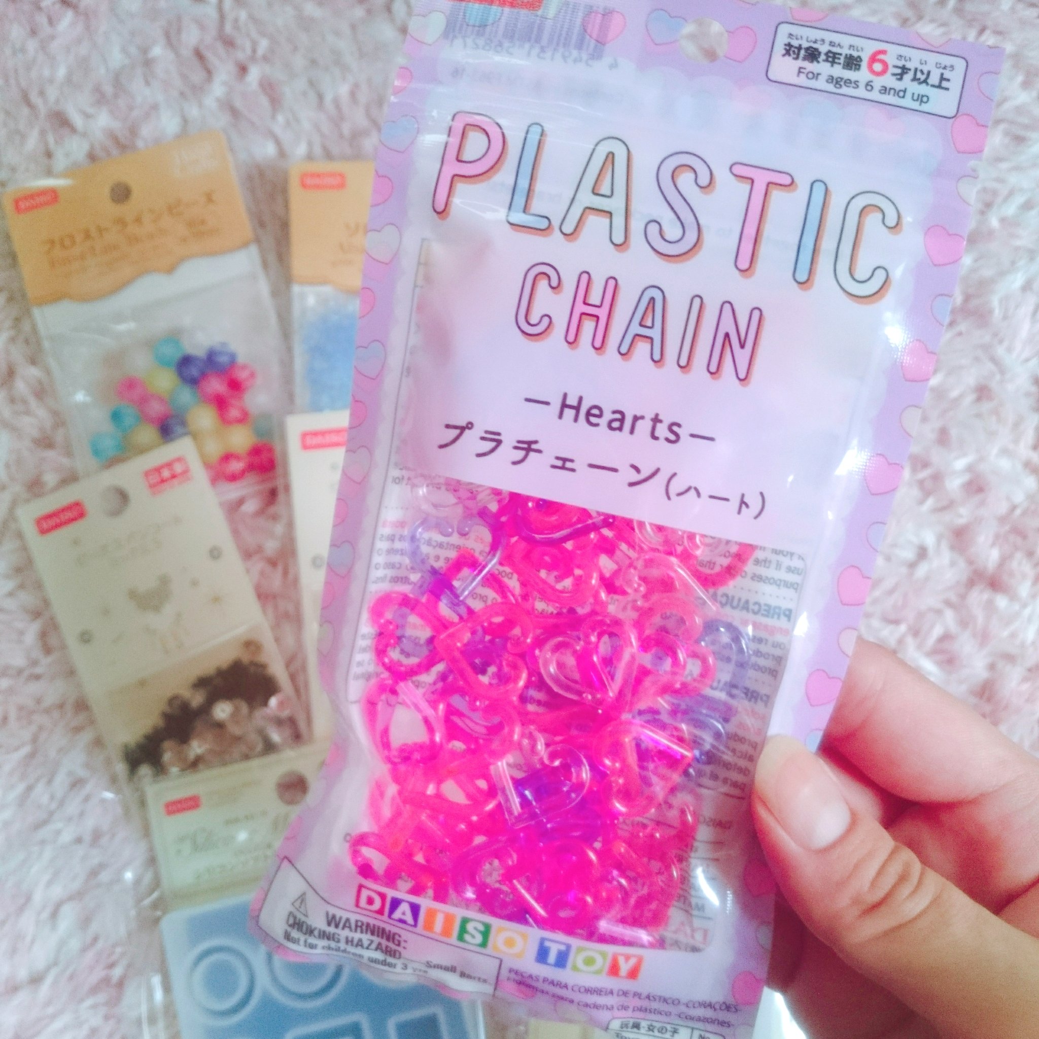 ぴんく ダイソー行って来た W やっとモールド買えた モールド目当てで行ったのに色々見てるとやっぱり欲しくなっちゃって ﾟ ﾟ ハートのプラチェーンがパッケージ可愛くてつい買ってしまったw レジン レジン好きな方と繋がりたい