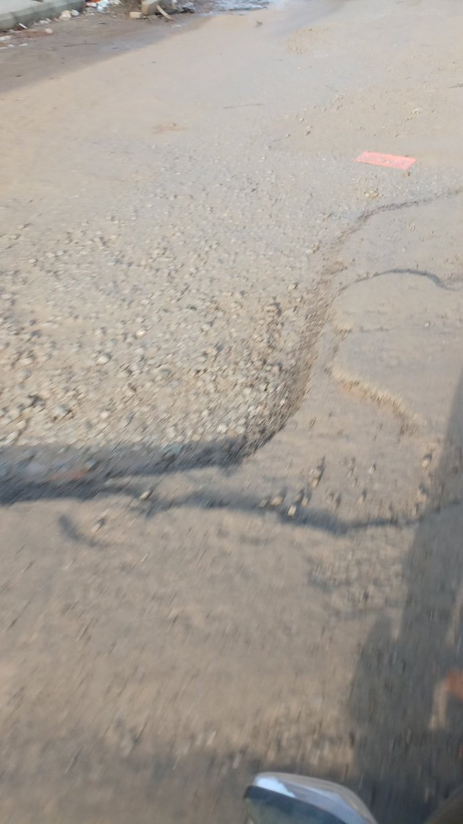 mohanra42998954's tweet photo. @hd_kumaraswamy #PMOIndia #NarendraModi Dear sir, i did not get any reply for my problem posted on 23rd July.. please reply and take necessary action for our problem who travel daily in these road. we r holding our lives in our hand. please save our lives sir. https://t.co/DBBnoRX7nw