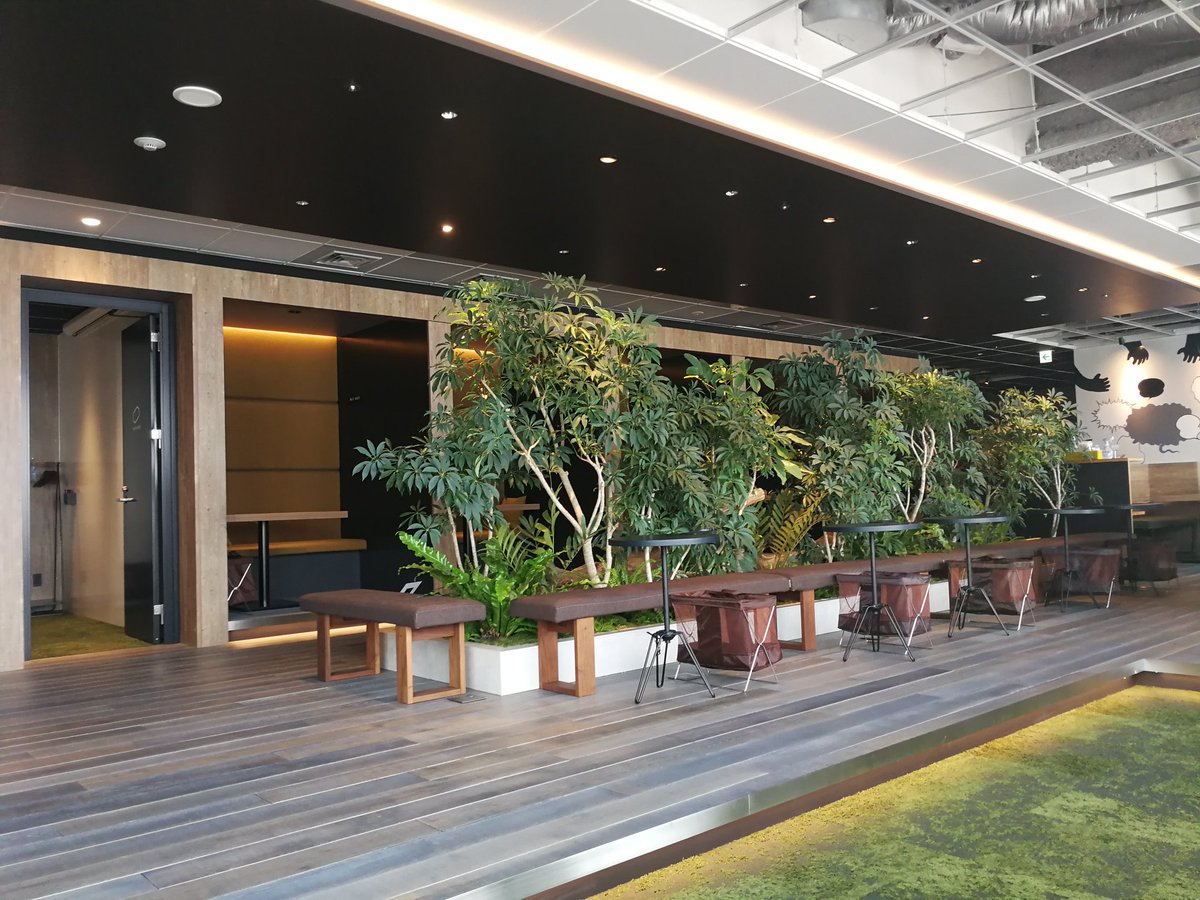 rakusai's tweet image. 新しく契約した #WORKSTYLING で仕事中です。装飾が無駄にすごい。