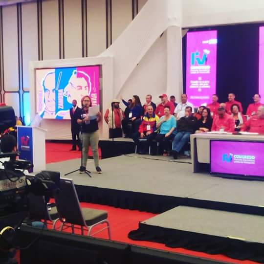 Gran intervención de la mujer falconiana en el IV Congreso del <a href="/PartidoPSUV/">PSUV</a> donde <a href="/herkisduno/">@herkis duno</a> expresó con contundencia las propuestas elevadas desde el seno de las <a href="/PSUVMujeres/">Mujeres PSUV</a> juventud viva y combatiente de la tierra de Ali Primera #FeminismoSocialistaEnElIVCongreso