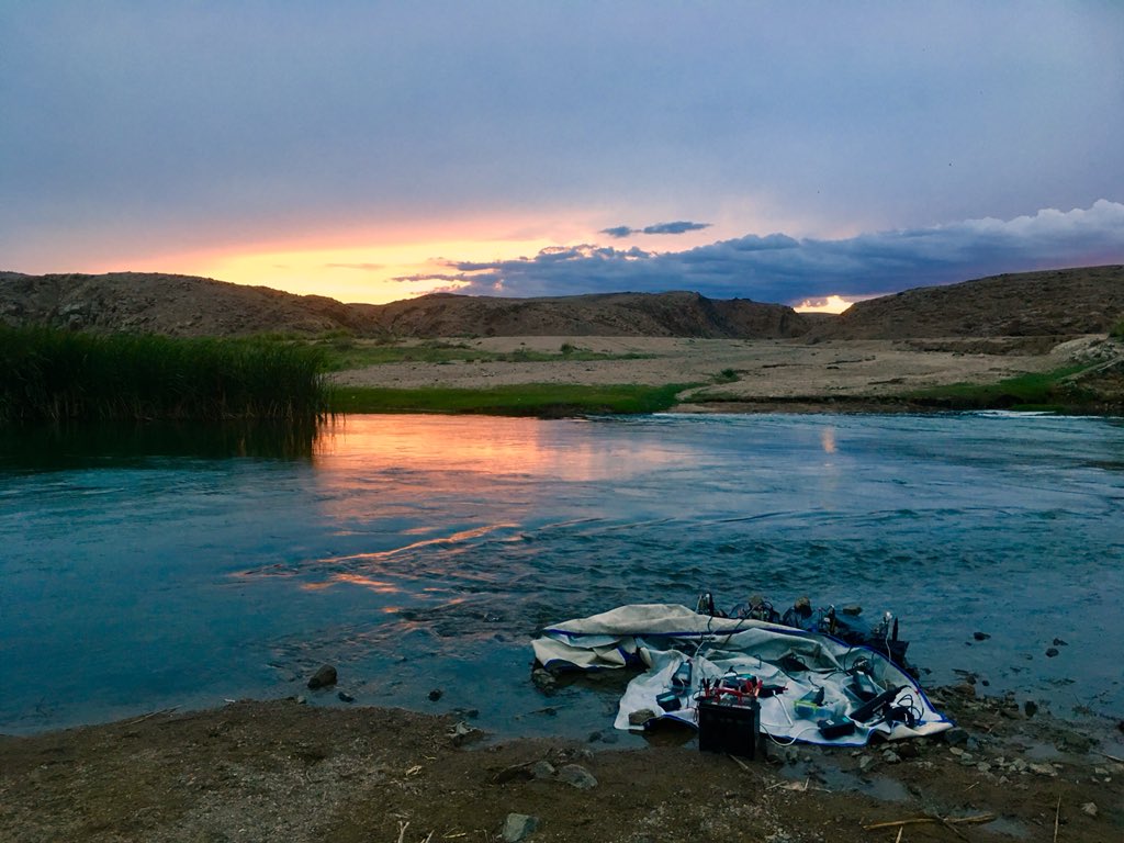 Chambers at work, measuring d18 fractionation in the Lower Zavkhan River - Mongolia