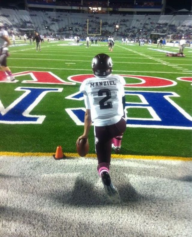 mtlsportsbuzz's tweet image. #tbt - Johnny Manziel @aggiembk #heismanziel #heisman #alsmtl #throwbackthursday ift.tt/2AAzTve