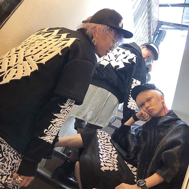 codonademoda's tweet photo. .
🏴 CODONA DE COORDINATE 🏴
▷ ADHOC
.
.
#codonademoda #codona
#コドナデモーダ #selectshop #2018sm #newarrival
#newitem #summer #sinpsons #summeritem #urahara #meijijingumae #harajuku #tokyo #instafashion
#coordinate https://t.co/jJ6QYeMxPW
