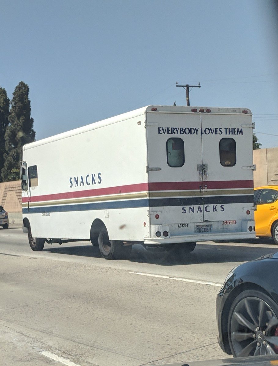 _choromi's tweet image. I saw the most conspicuous vehicle ever