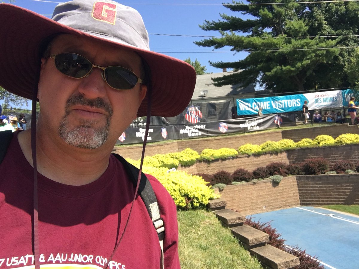 natoclev33's tweet image. 7 years ago I attended the NCAA D1 track Championships at Drake U. and took the 1st pic. This week’s #AAUJROGames have been at Drake U. and I took the 2nd and 3rd pics as a re-enactment of sorts. The 4th pic is of Brett as he’s getting ready to throw today. Special moment for me.