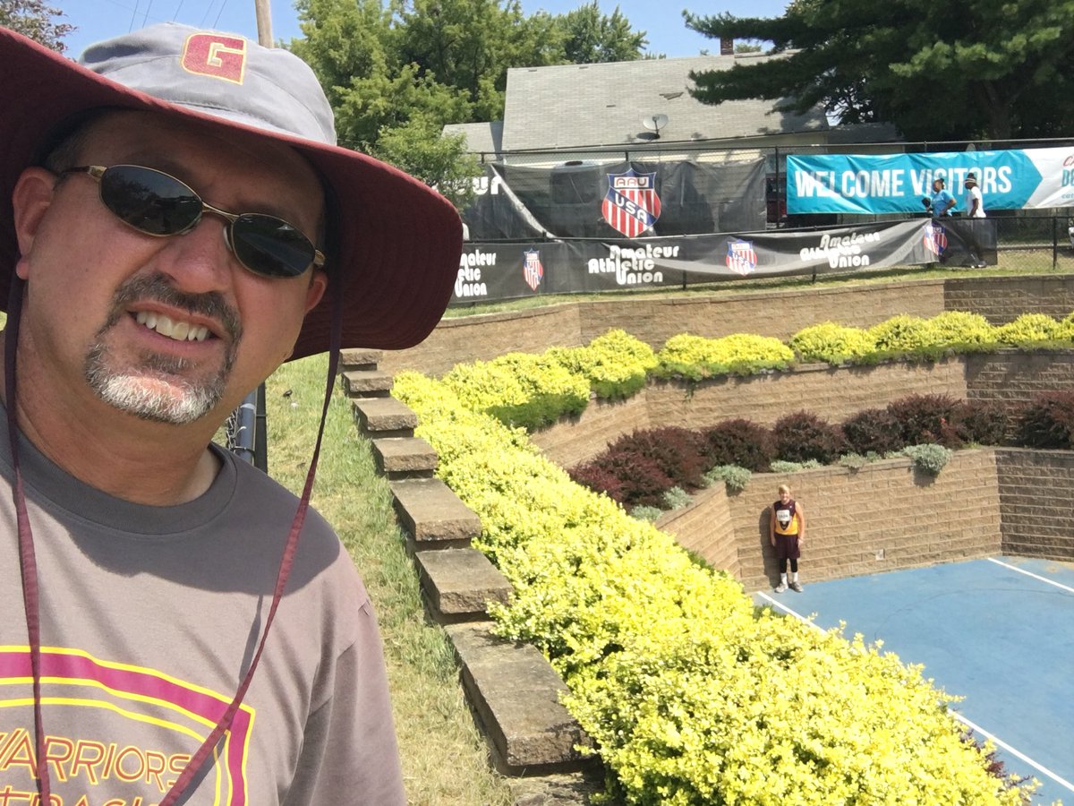 natoclev33's tweet image. 7 years ago I attended the NCAA D1 track Championships at Drake U. and took the 1st pic. This week’s #AAUJROGames have been at Drake U. and I took the 2nd and 3rd pics as a re-enactment of sorts. The 4th pic is of Brett as he’s getting ready to throw today. Special moment for me.