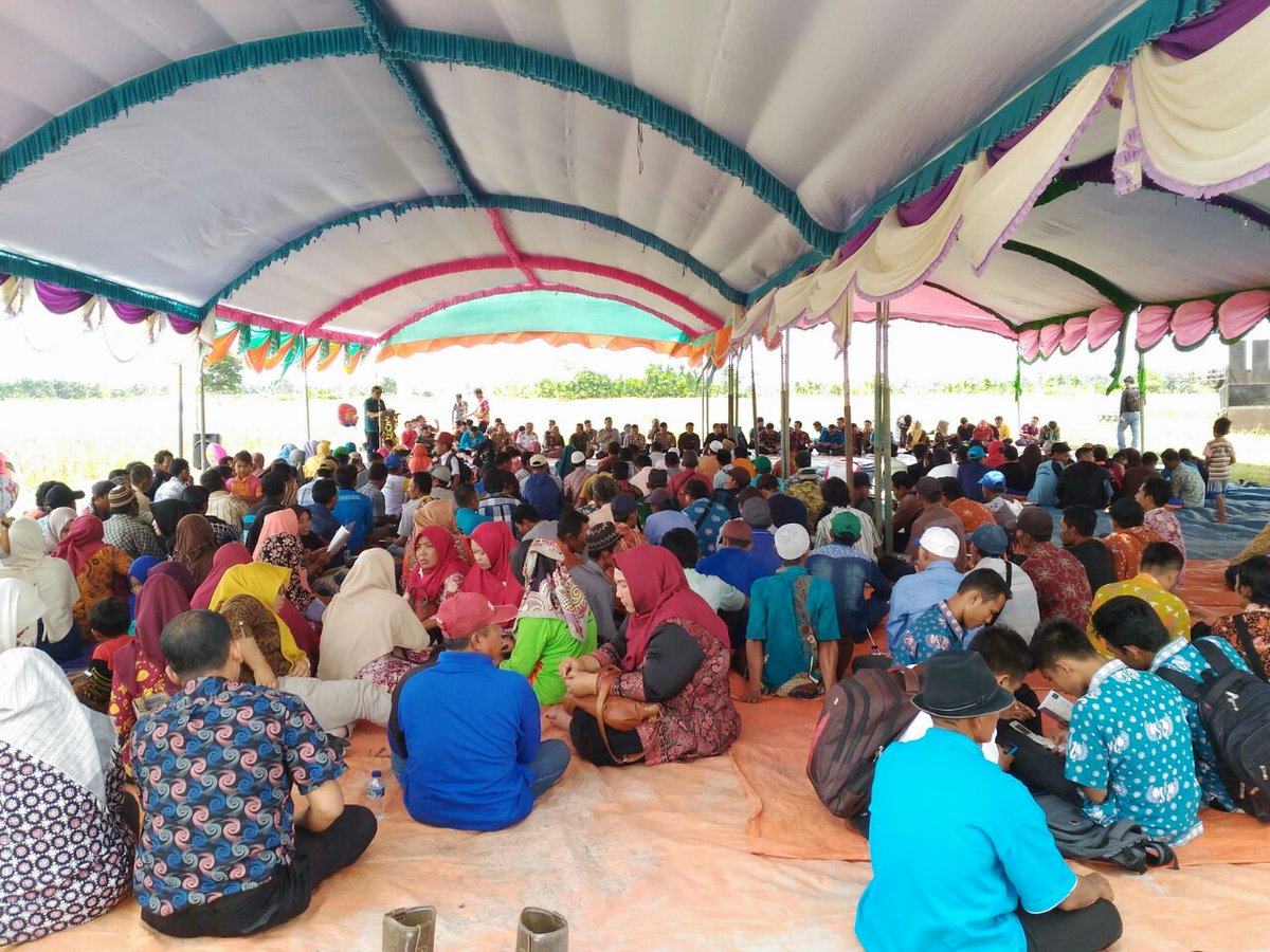 brmpanekakacang's tweet photo. bersamaan dengan acara tersebut digelar temu lapang dengan peserta petani, PPL setempat, serta dinas pertanian. #kepas #panenKedelai https://t.co/VqL3q1Z3e2