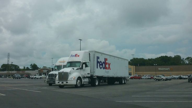 Just Pinned to 18 Wheelers: @fedex  truck in Scottsboro #Alabama @walmart #freight #truck #18wheeler  #trucking #trucker #truckingtools ift.tt/2vbeSSz