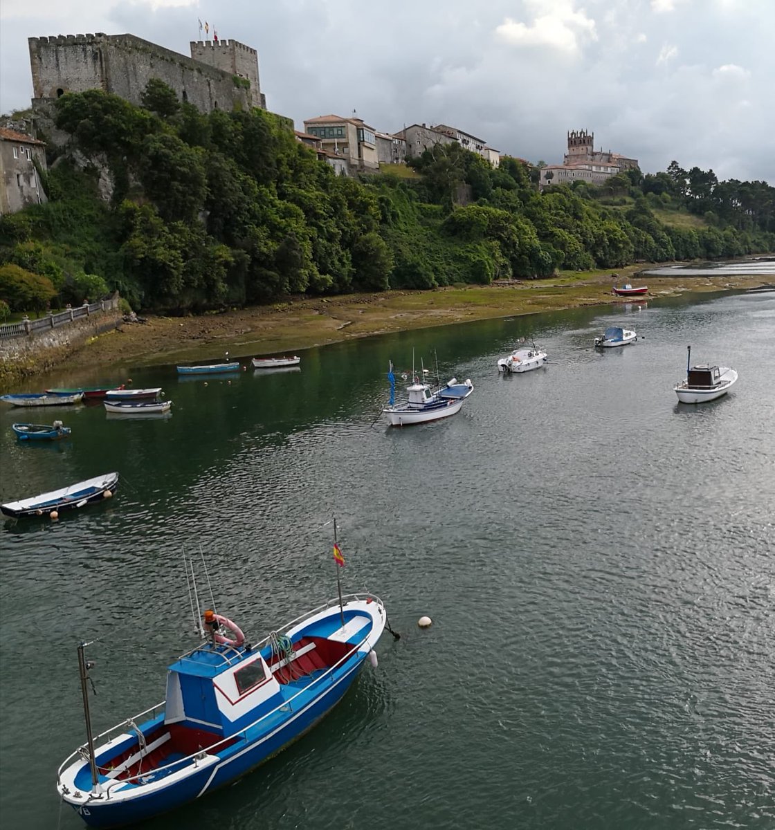 Un día magnífico para visitar San Vicente de la Barquera en #Cantabria #sanvicentedelabarquera