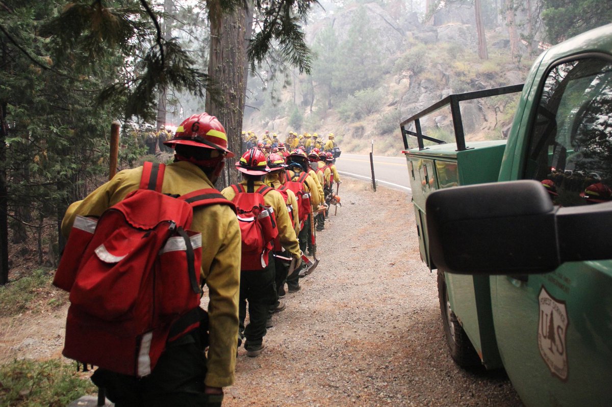 SoCalUSFS_Fire's tweet photo. Firefighters continue to make progress on fires across the state https://t.co/mds8oosDba #FergusonFire photos @inciweb https://t.co/0yZXYaKbur
