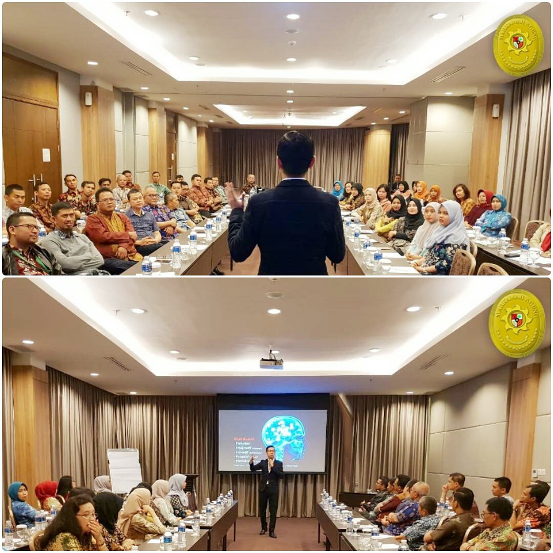 ipphoright's tweet photo. Datang, telat. Pulang, cepat. Kerja, lambat. Ngeluh, setiap saat. Apa pantas ngaku-ngaku #KerjaItuIbadah? Malu-lah.

Mari syukuri pekerjaan kita. Caranya? Bekerja sungguh-sungguh. Dan pantang mengeluh. Teman-teman setuju? Retwit ya kalau setuju... https://t.co/j8mEIkyXhU