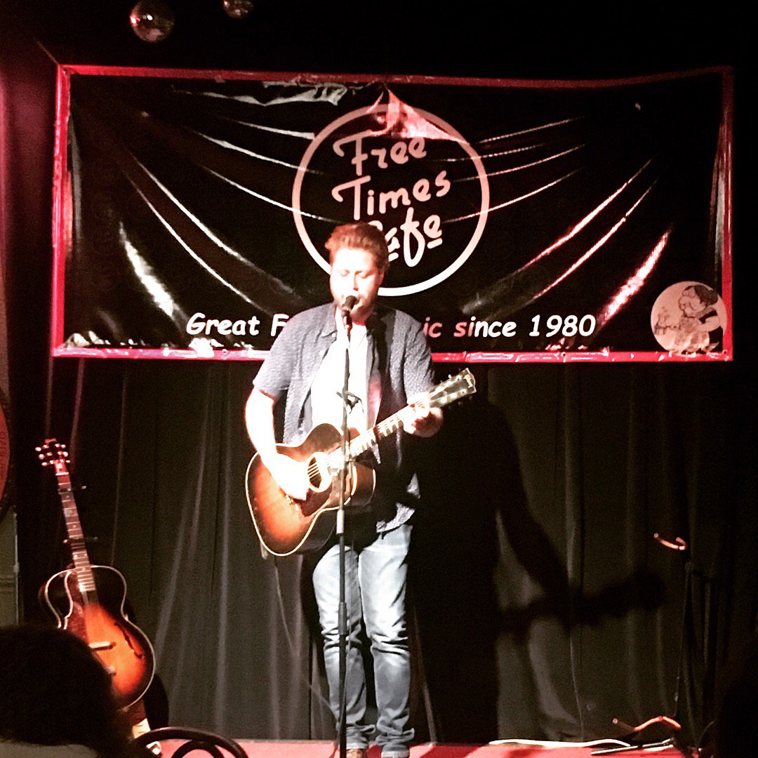 seeksupplyco's tweet photo. Another fantastic night with @davidstonemusic @matthew_jcwp @wesleyhebebrand @michaeldarcymusic 
•
•
•
#boysofsummer #seeksupplyco #wellingtonbrewery #torontolife #freetimescafe https://t.co/Zh0XlbXWn8