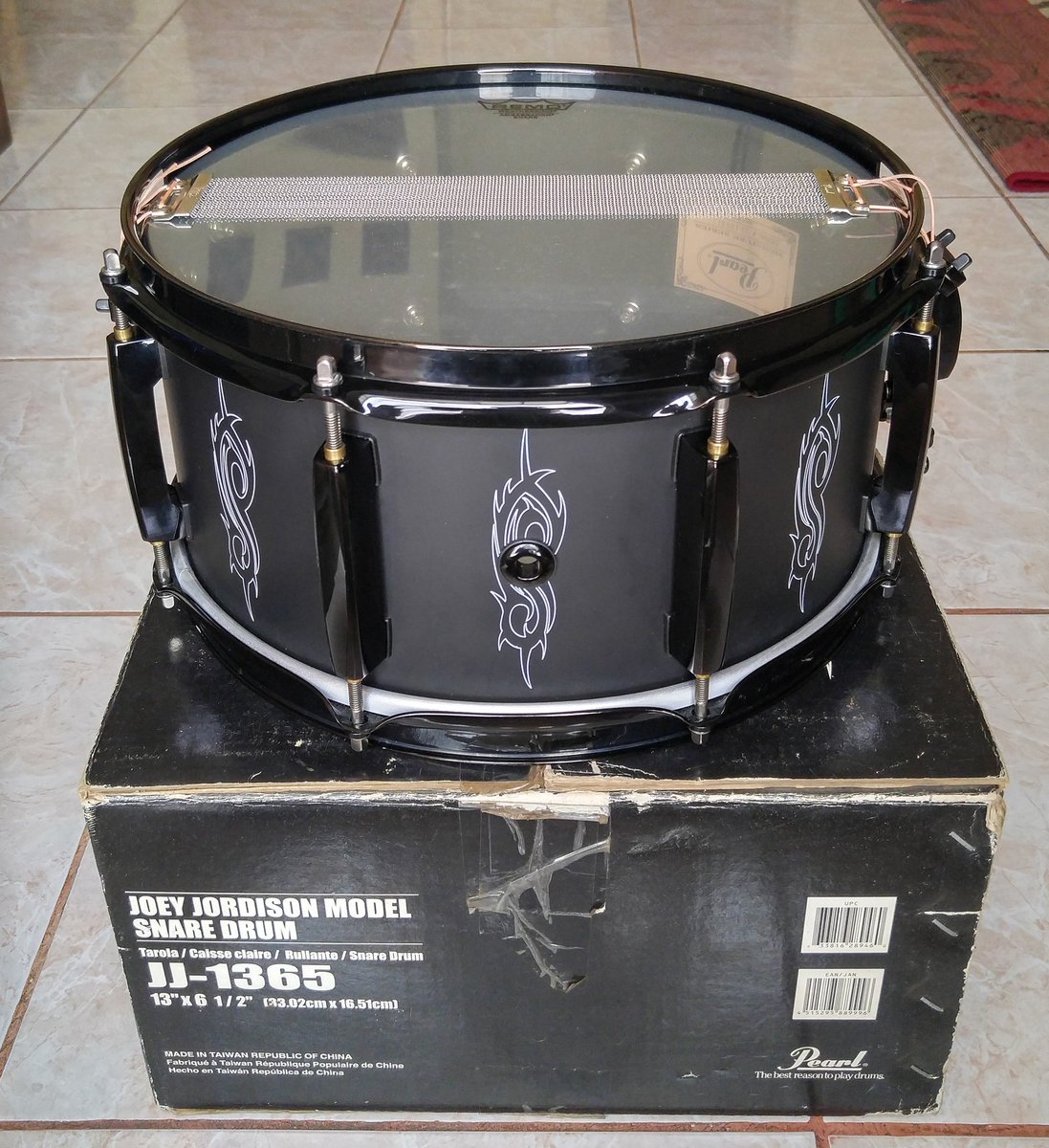 beearin's tweet photo. Jual snare pearl joey jordison 14x6.5 kondisi LIKE NEW lengkap dus original simpanan dari baru.. No kirim, lokasi cibubur 087776522339 thanx @DrumBagus https://t.co/us1wNRGRFs
