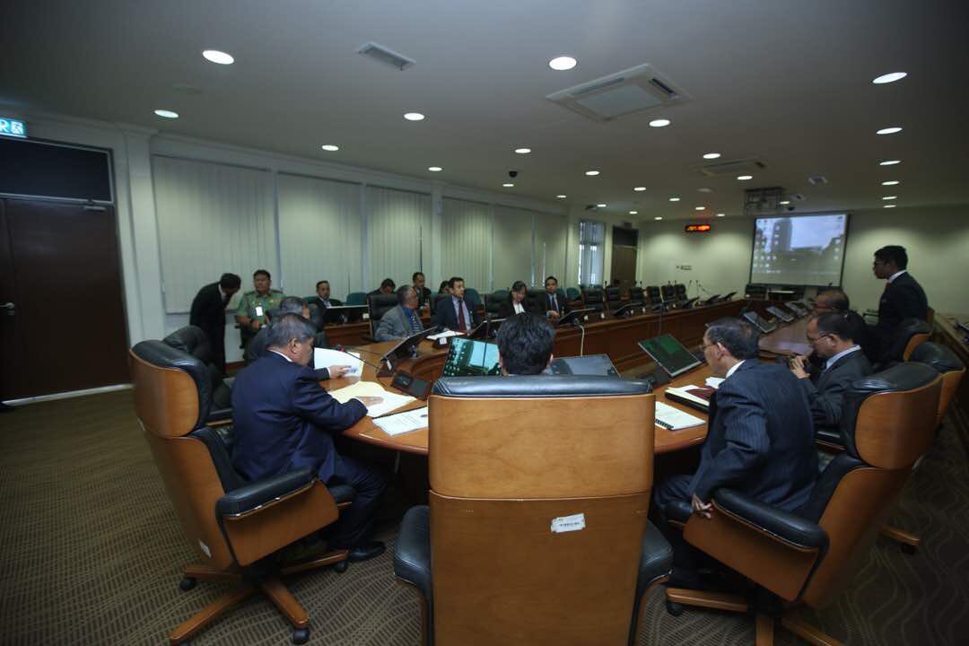 YB <a href="/MSabu_Official/">Mohamad Sabu</a> &amp; YB Senator <a href="/LiewChinTong/">Liew Chin Tong</a> diberi taklimat oleh Ketua Pengarah Jabatan Hal Ehwal Veteran (JHEV), Mej Jen Dato' Mohamad Khir b. Abdullah di Parlimen sebentar tadi. Turut serta KSU, Dato' <a href="/HalimiAbdManaf/">Halimi Abd Manaf</a> &amp; pengurusan tertinggi <a href="/MINDEFMalaysia/">MINDEF Malaysia</a>