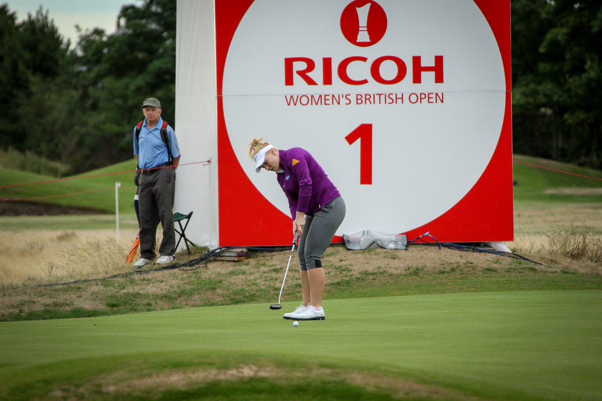 And they are off! The Opening group get under way here at Royal Lytham for the <a href="/RICOHWomensBrit/">Satisfying Videos Lover</a> Kylie Henry 🏴󠁧󠁢󠁳󠁣󠁴󠁿 Chella Choi 🇰🇷 Bronte Law 🏴󠁧󠁢󠁥󠁮󠁧󠁿 #RWBO