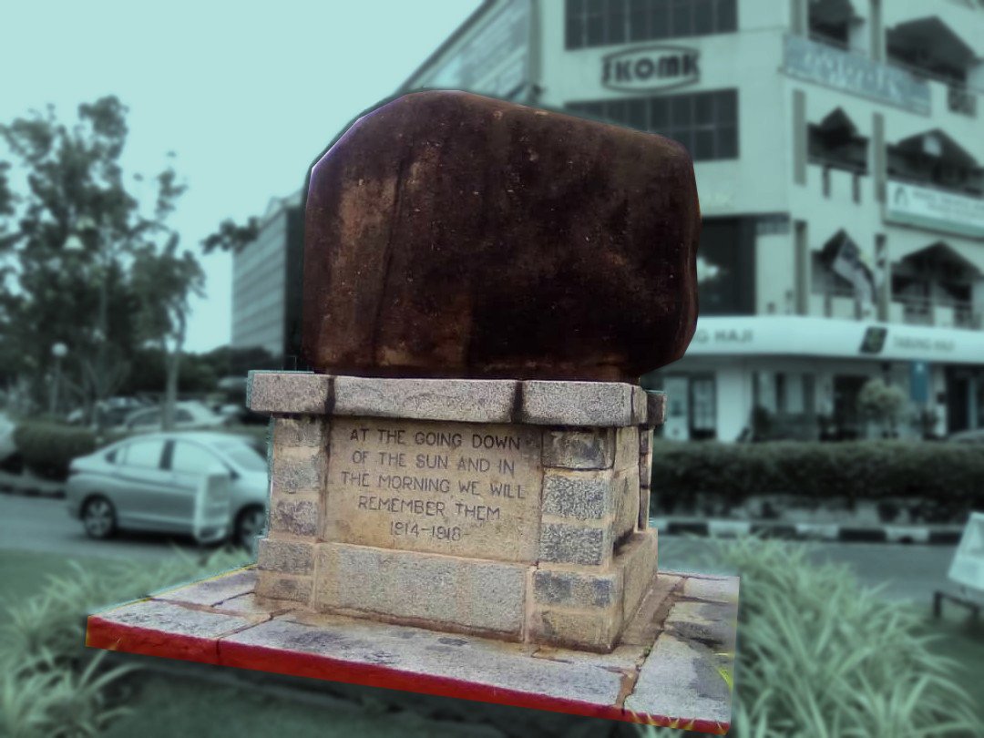 Batu Tenggek- Batu peringatan bagi Pahlawan yang korban didalam Perang Dunia Pertama 1914-18 diingati dengan Poem Laurence Binyon "Dari Matahari Membenam Senja sehingga Tebitnya Subuh, Kami Mengingati Mereka" <a href="/PerakTourism/">Tourism Perak</a> #SayangiMalaysiaku