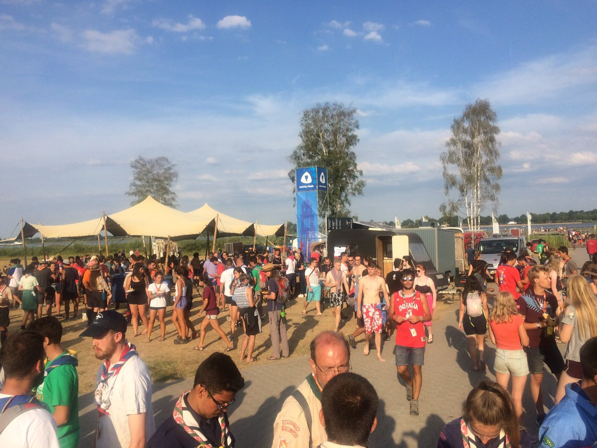 Gisterenavond verzorgden #Zeewolder ondernemers <a href="/Winkelhaven/">Zeewolde winkelhaven</a> op het <a href="/Scoutlandgoed/">Scoutinglandgoed</a> het diner voor 4.500 deelnemers aan <a href="/Roverway2018/">Roverway 2018</a> Van Hollandse pot tot pasta. Prachtige samenwerking tussen onze ondernemers en @scouting_nl