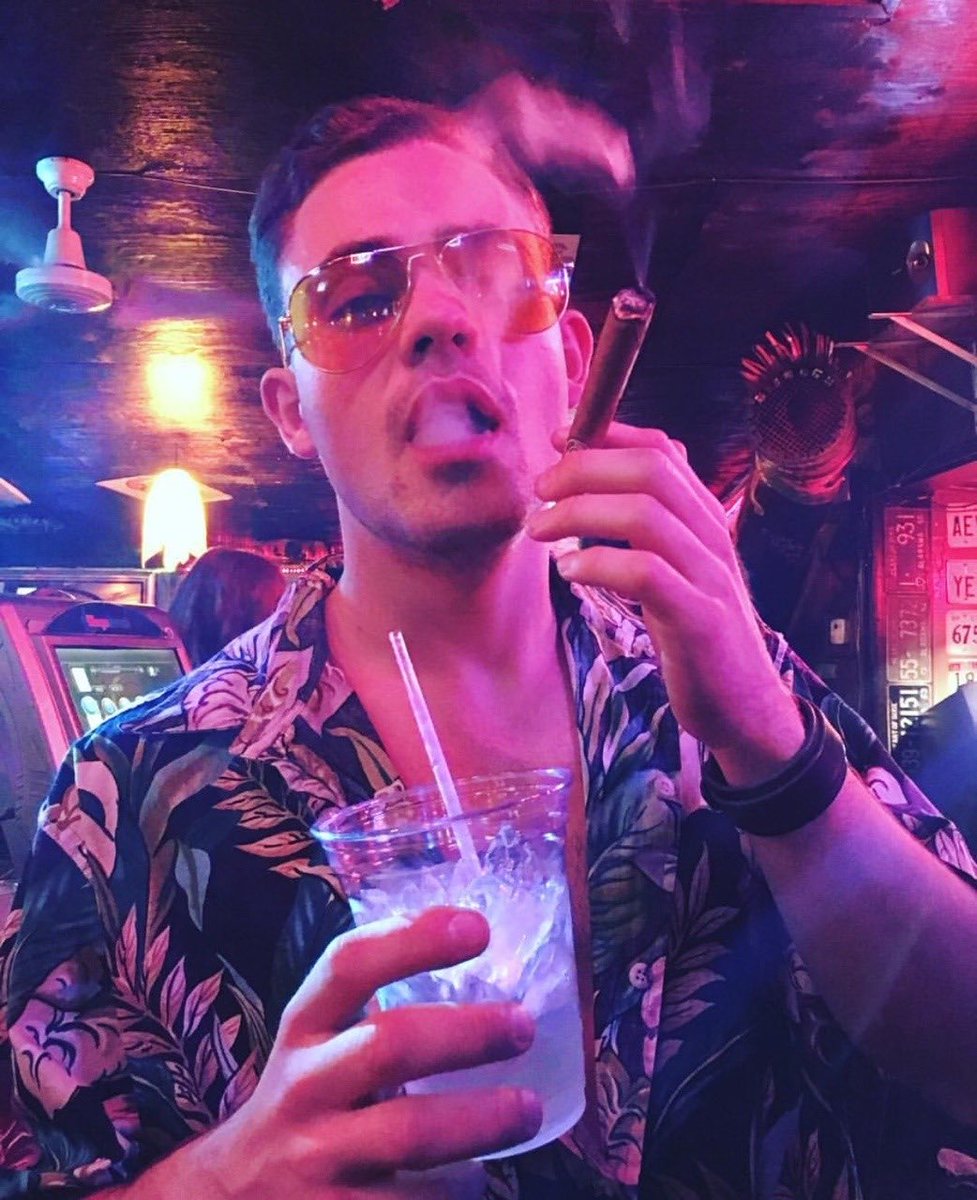 SebGrant_'s tweet image. Smoking is unattractive !