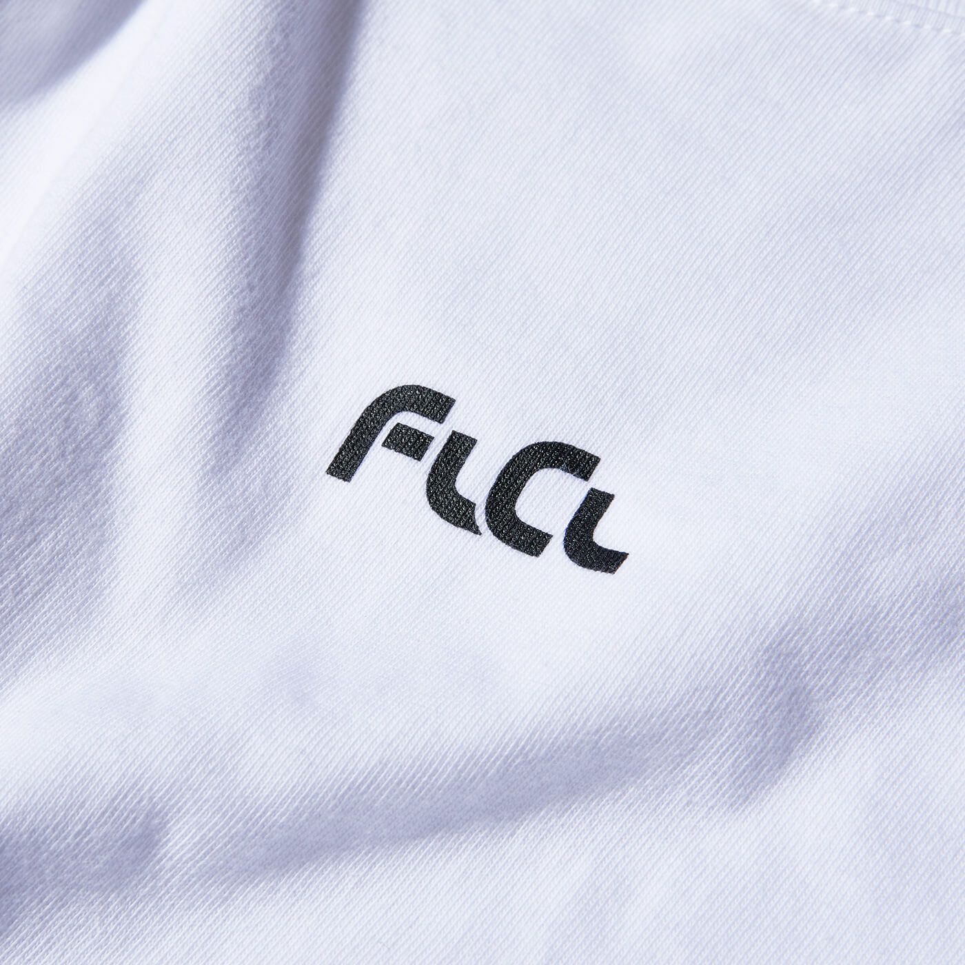 Fashionsnap Com 今日から 凶気の桜やウルトラセブンなどのロゴ商品を販売 名 Na がポップアップ初出店 T Co Wfif7t3vbl T Co Bsxjbbzsta Twitter