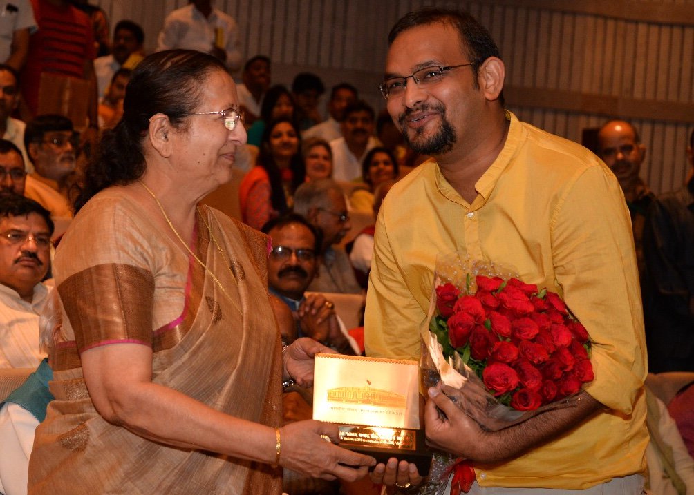 Honourable President of India , Vice-President , Loksabha speaker &amp; many Sr ministers saw <a href="/ChaloJeeteHain/">Chalo Jeete Hain</a>  in Delhi , glad they loved it 
<a href="/rashtrapatibhvn/">President of India</a>
@VPSecretariat 
<a href="/S_MahajanLS/">Sumitra Mahajan 'tai'</a> 
<a href="/aanandlrai/">Aanand L Rai</a> @NeetuJain30 
<a href="/narendramodi/">Narendra Modi</a> <a href="/SriSri/">Gurudev</a>