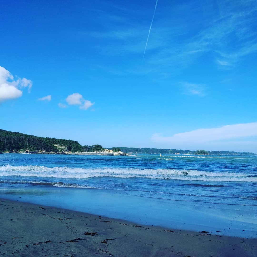 気仙沼の海きれいすぎるので、この夏おすすめです（1,2枚目は岩井崎、3枚目は大島の田中浜）