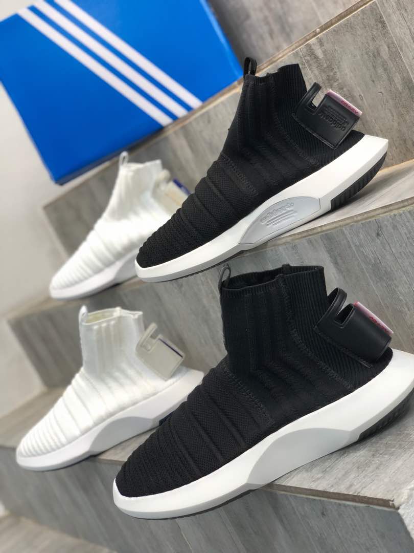 Buttonslaces's tweet image. We are an online Fashion Store based in Lagos and we ship to all parts of Nigeria . Delivery withing Lagos is free .. deliveries outside Lagos carries charges . Call us on +2347068543380 check out our instagram @Buttonslaces