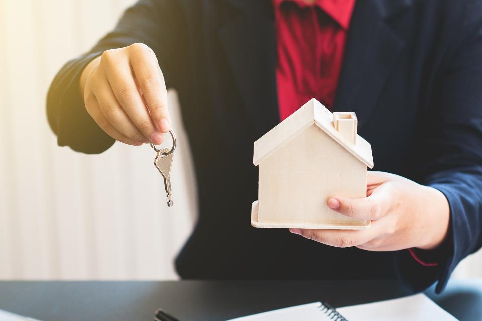 PropertyDBPR's tweet image. Are Real Estate Agents Still Relevant In The Age Of Tech? via @forbes forbes.com/sites/alyyale/… #estateagent #tech #ageoftech
