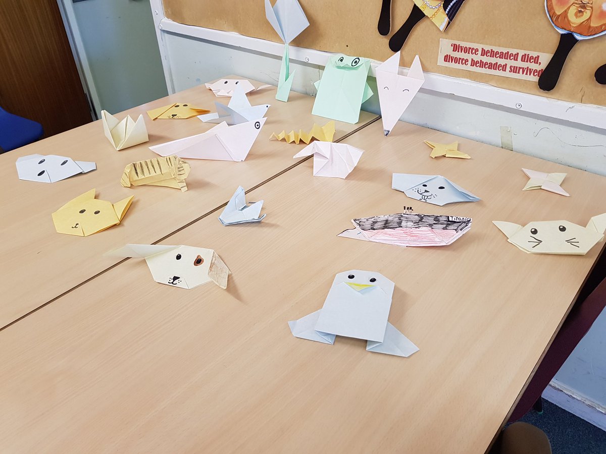 EntertainHCLUB's tweet photo. Origami creations @EntertainHCLUB  today! https://t.co/jp1xmAJTMU