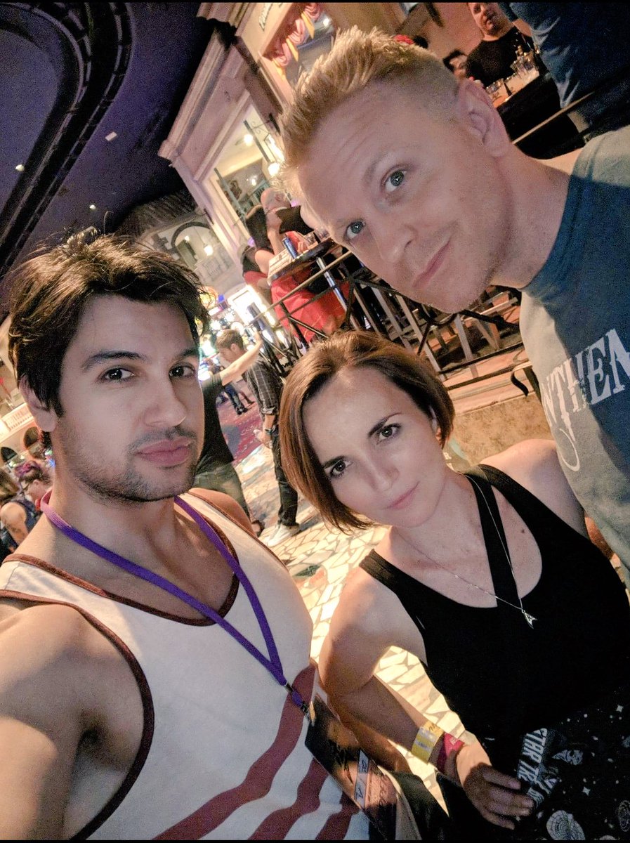 jaa5280's tweet photo. Hanging out, talking Trek. If youโre not at STLV you should be! #STLV #STLV2018 #TrekExperts #WatchTOSRaf #STCrew https://t.co/MfXrPliOjT