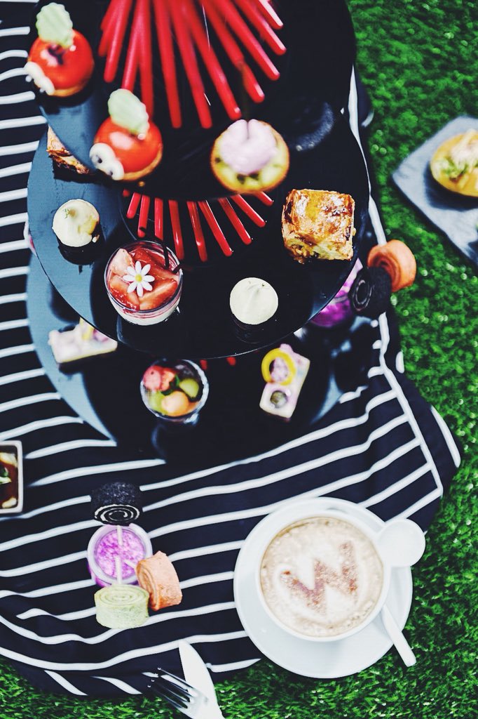 Set your sights hight with Sky High #AfternoonTea at #WOOBAR. Enjoy a selection of little delicacies to spoil your taste buds. 🥐🧀🍔🍰🍬🍩🍪
Everyday from 14:30-17:00
🎶SKY HIGH T TIME
RMB308++/set (For two persons)
An extra RMB80 to enjoy free flow bubbles. 🥂🍾