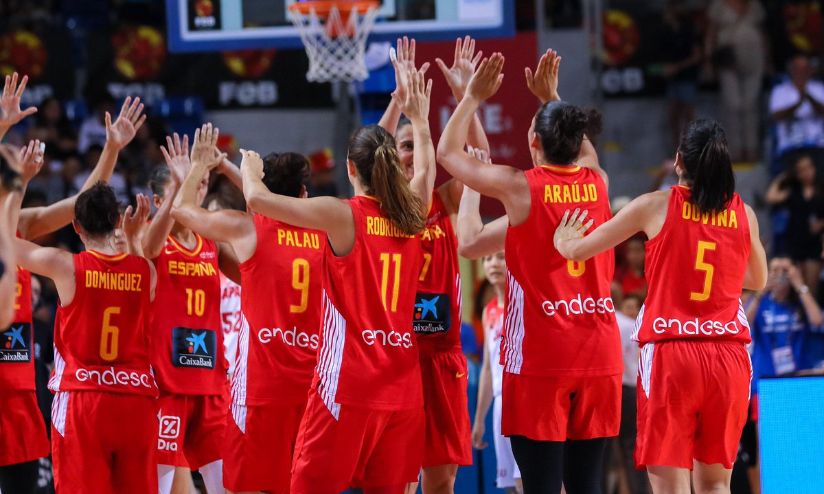 BaloncestoESP's tweet photo. FALTAN 5️⃣0️⃣ DÍAS para volver a vivir momentos como estos...
FALTAN 5️⃣0️⃣ DÍAS para que juegue la pasión, la ilusión y la garra 💪
FALTAN 5️⃣0️⃣ DÍAS para #UnSueñoCompartido ❤️
FALTAN 5️⃣0️⃣ DÍAS para la #FIBWWC @FIBA
#SelFEM 🇪🇸 #SomosEquipo https://t.co/USvWJM0eYT