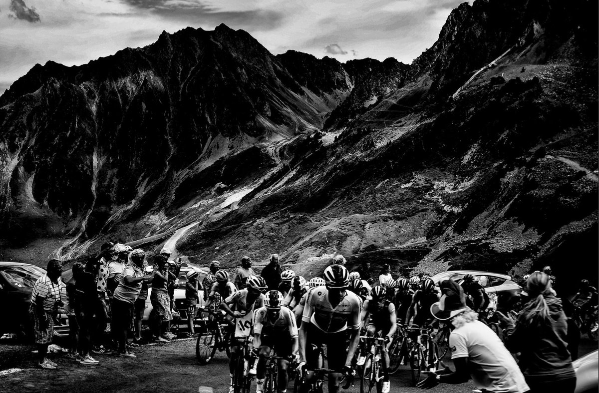 Sportfotografie ís kunst...
(Foto @philippe_lopez)
#wielrennen #cycling #TDF18