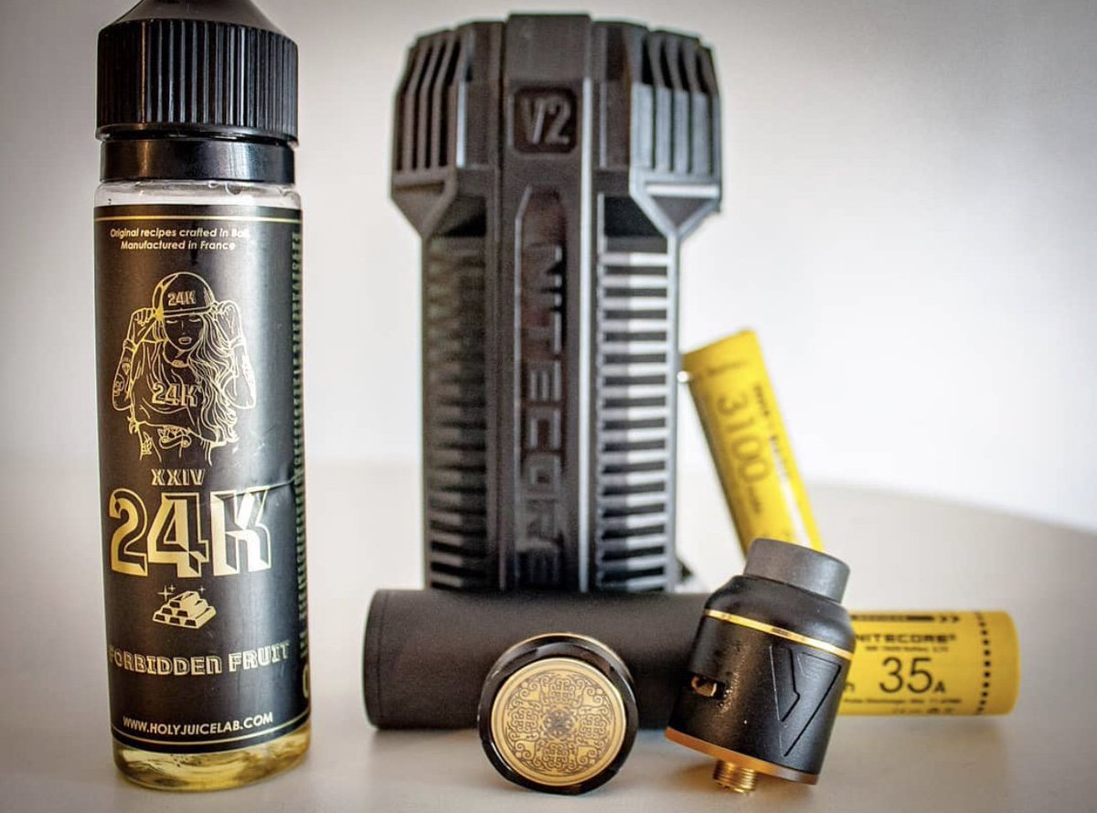 NitecoreCharger's tweet photo. V2 charger for vapers!! #nitecore #charger #vaping #vaper #batteries https://t.co/RdAxtCmmGd