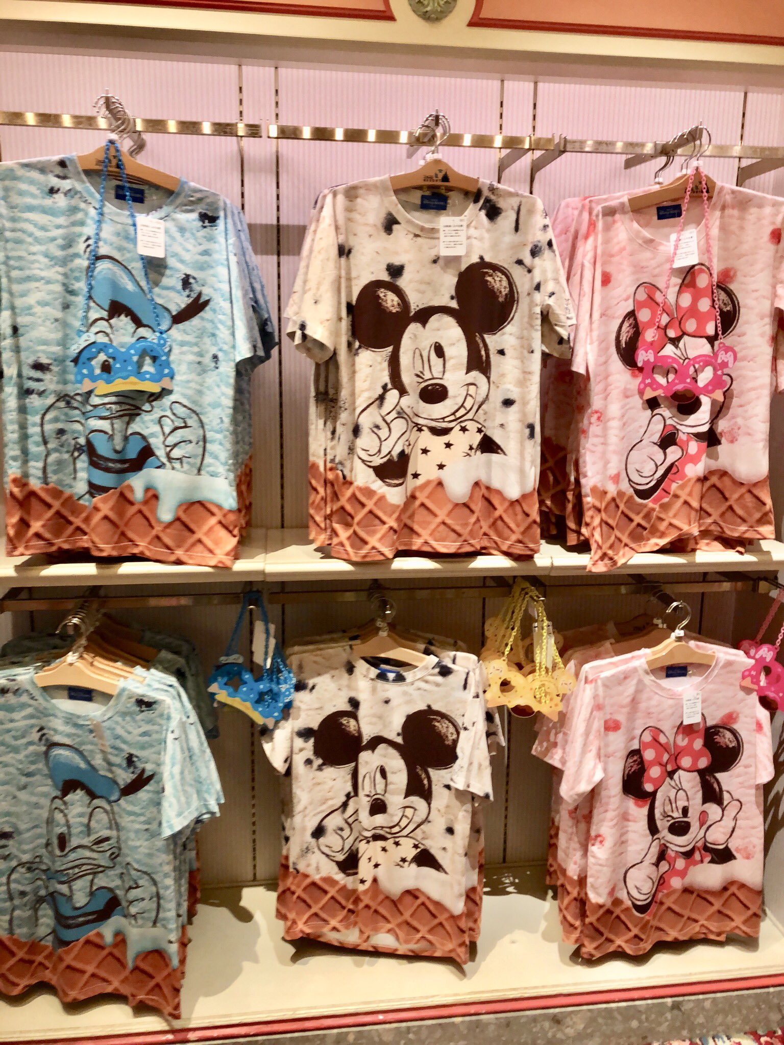 ハワイアンディズニー ウェア ミッキー ミニー ドナルドのアイスクリームデザインｔシャツ 販売中です お値段 3 900円 ご希望の方は購入代行させていただきます アイスクリームデザインtシャツ ディズニーtシャツ ディズニー