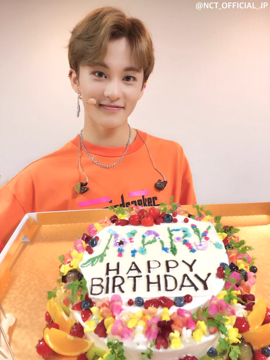 NCT マーク MARK Mark lee センイル 誕生日 バースデー カード DjlUVIPU8AABEX3?format=webp&