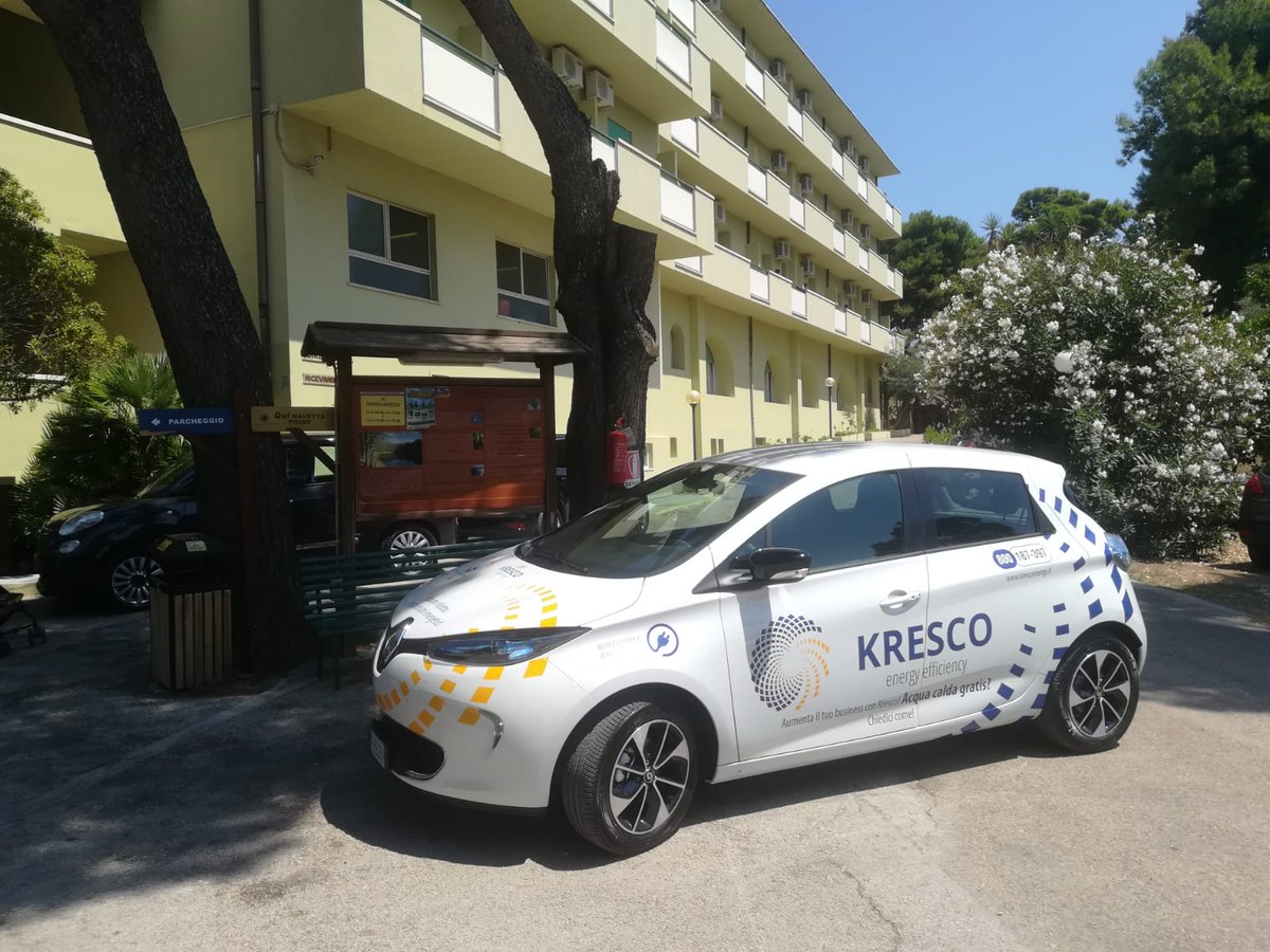 KrescoEnergy's tweet photo. Questa volta a sceglierci è stato il @GRUPPOSACCIA Alberghi e Villaggi di #Peschici. Da oggi si muoveranno a bordo della nostra #Renault #Zoe 100% #elettrica e produrranno acqua calda gratis con un impianto #SolareTermico a circolazione forzata da 50 mq. @EnergyTimeSpA https://t.co/J78EbY4xAz