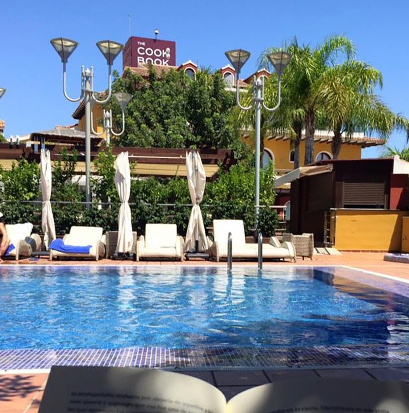 Deja que el tiempo se detenga, estás de vacaciones 😊
#cookbookhotel #Calpe #hotelgastro #summertime