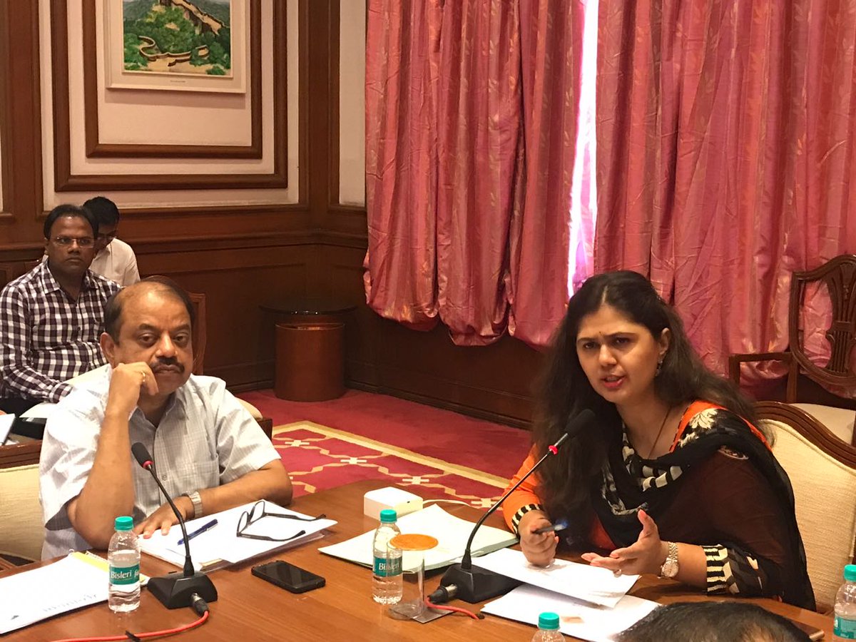 Pankajamunde's tweet photo. Reviewed #CMGSy work progress for Aurangabad, Nagpur and Amravati Divisions with Sr. govt officials. Road construction under #CMGSY is our very imp n vital scheme to connect all villages n create access for farmers to markets to sell their farm products. @CMOMaharashtra https://t.co/kuGHGFBIhP