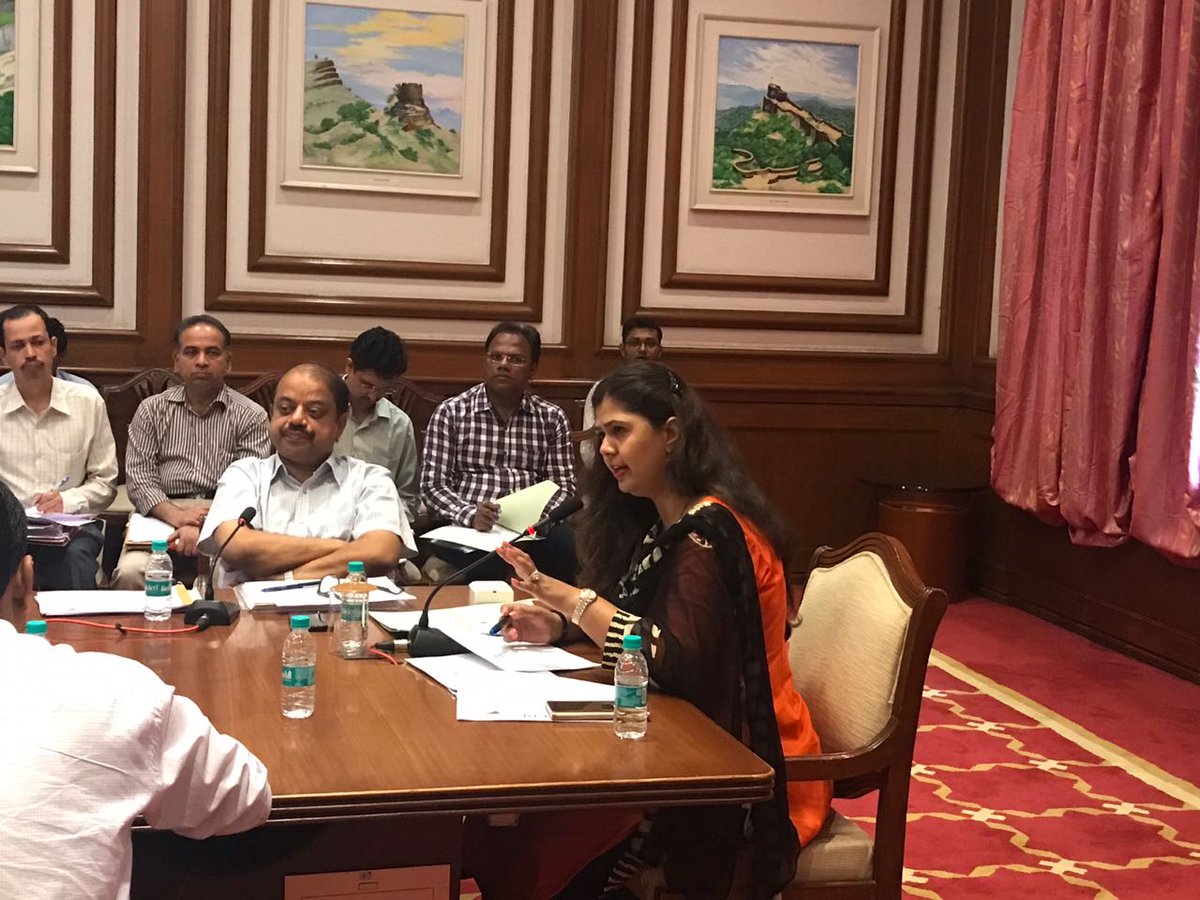 Pankajamunde's tweet photo. Reviewed #CMGSy work progress for Aurangabad, Nagpur and Amravati Divisions with Sr. govt officials. Road construction under #CMGSY is our very imp n vital scheme to connect all villages n create access for farmers to markets to sell their farm products. @CMOMaharashtra https://t.co/kuGHGFBIhP