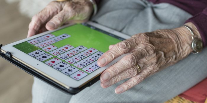 80-plusser in Aalburg is zelfstandig, tevreden en actief - altenaactueel.nl/index.php/2018…